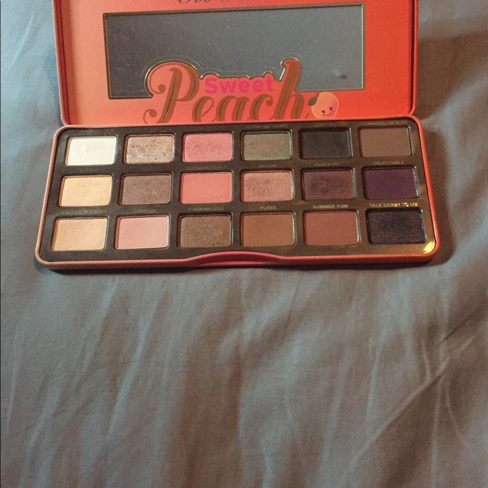 Sweet Peach Eyeshadow Palette